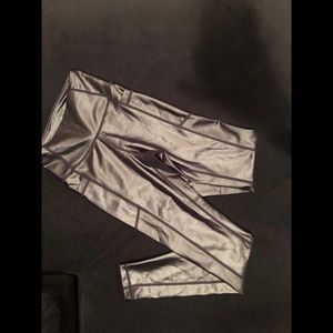 Black liquid leggings